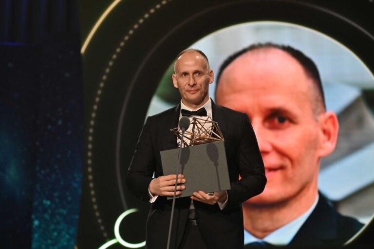 Výnimočné ocenenie pre predsedu SChemS: Prof. Ľubomír Švorc Laureátom ESET Science Award 2025